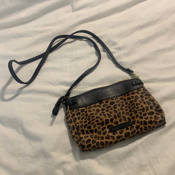 Liz Claiborne Handbags - Liz Claiborne Cheetah Crossbody